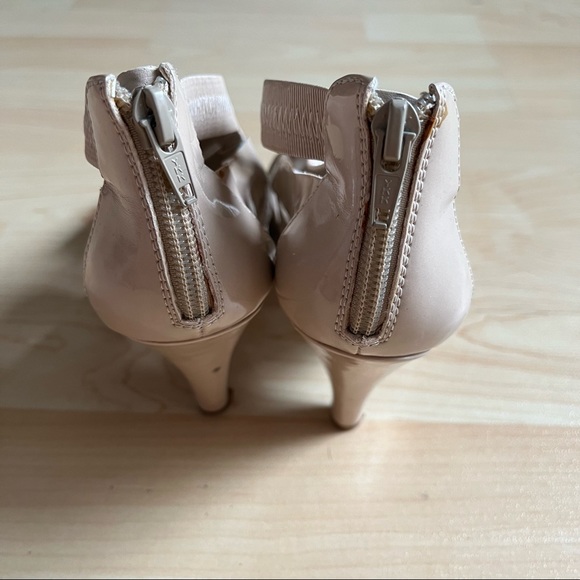 Aldo Cream Elastic Strappy Triangle Chunky Heels Size 7 - Picture 9 of 12